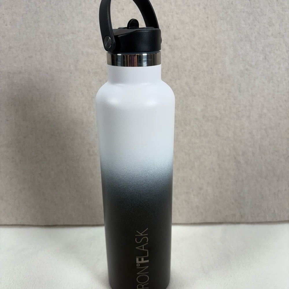 Iron Flask White/Black 24 Oz flip straw stainless steel insulated water bottle